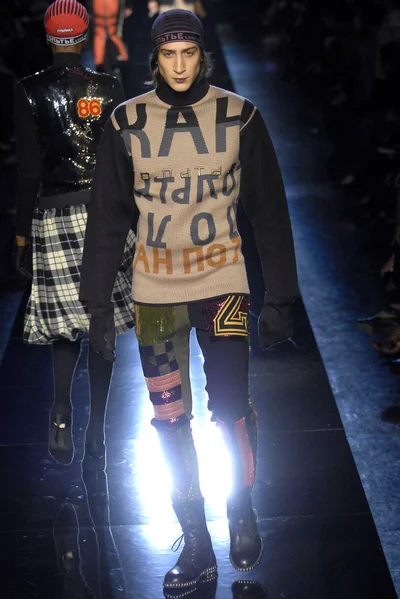 Look 15